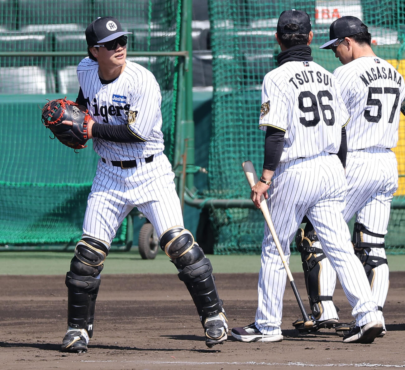 シートノックに参加する伏見（撮影・上田博志）