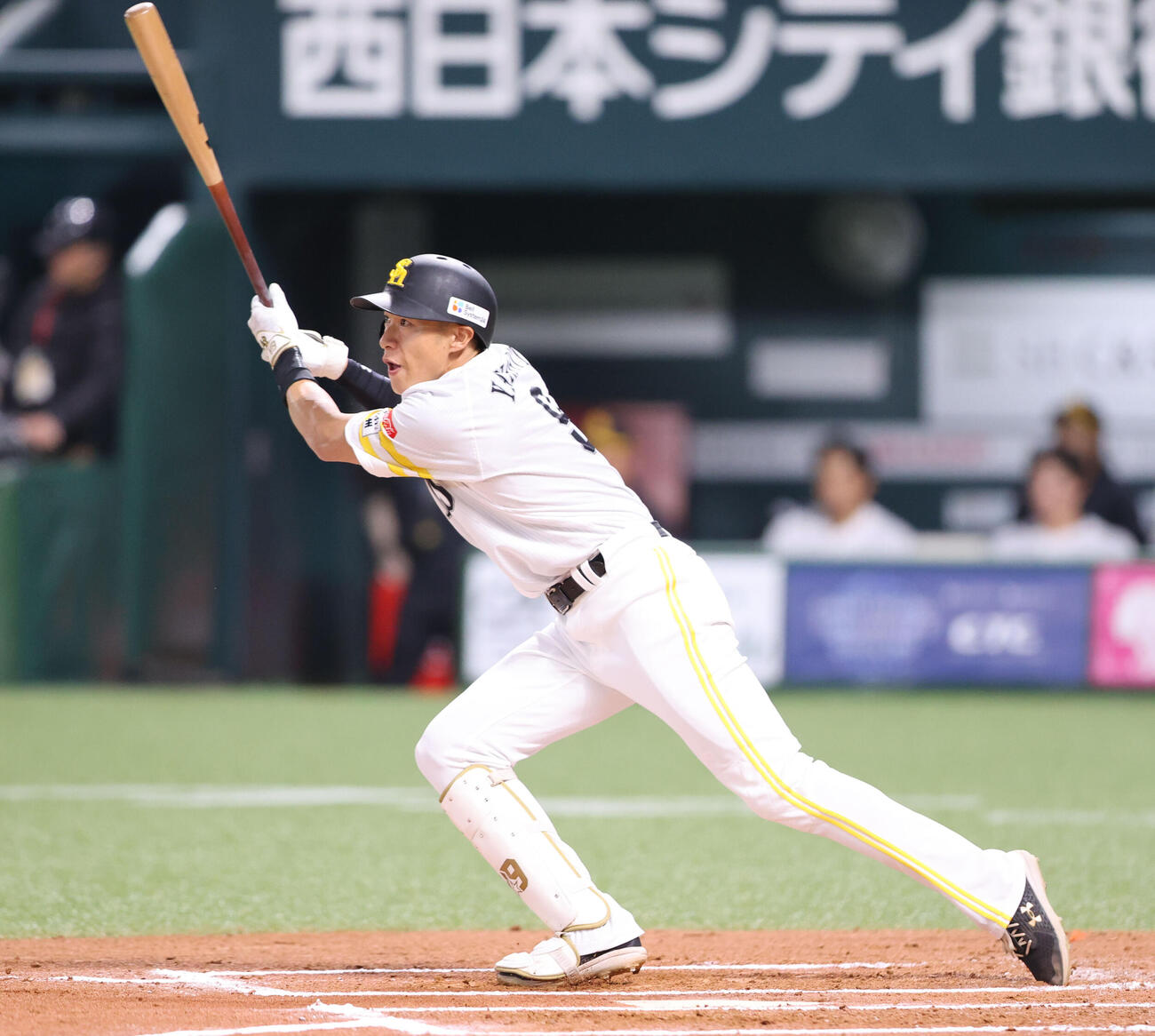 ソフトバンク対巨人　6回裏ソフトバンク2死、柳田は左前打を放つ（撮影・梅根麻紀）