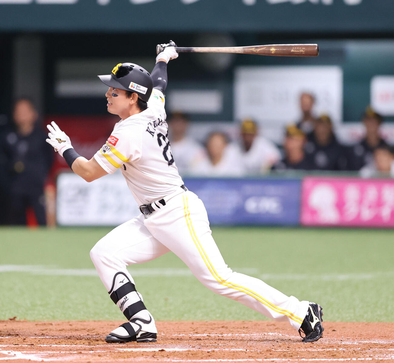 ソフトバンク対巨人　2回裏ソフトバンク1死、栗原は中前打を放つ（撮影・梅根麻紀）