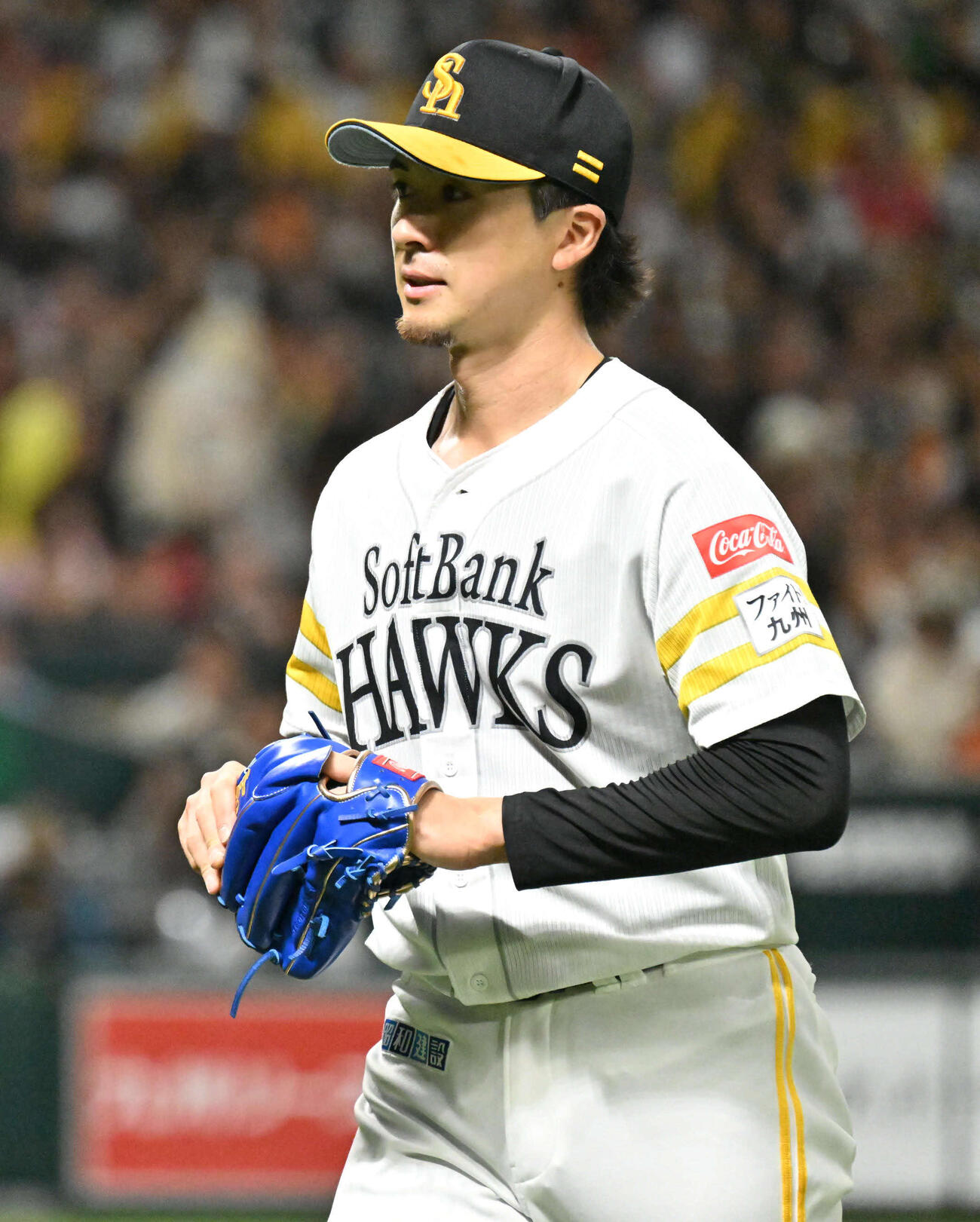 ソフトバンク対巨人　7回表巨人2死一、二塁、降板する上沢（撮影・林敢治）