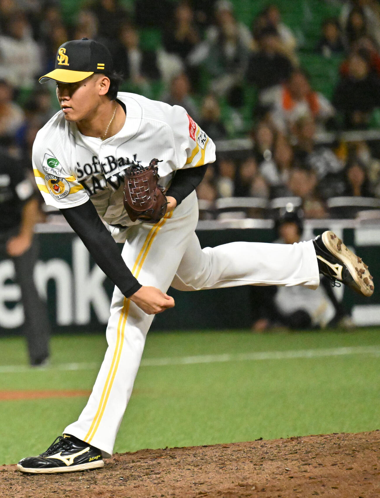 ソフトバンク対巨人　ソフトバンク4番手投手の稲川（撮影・林敢治）
