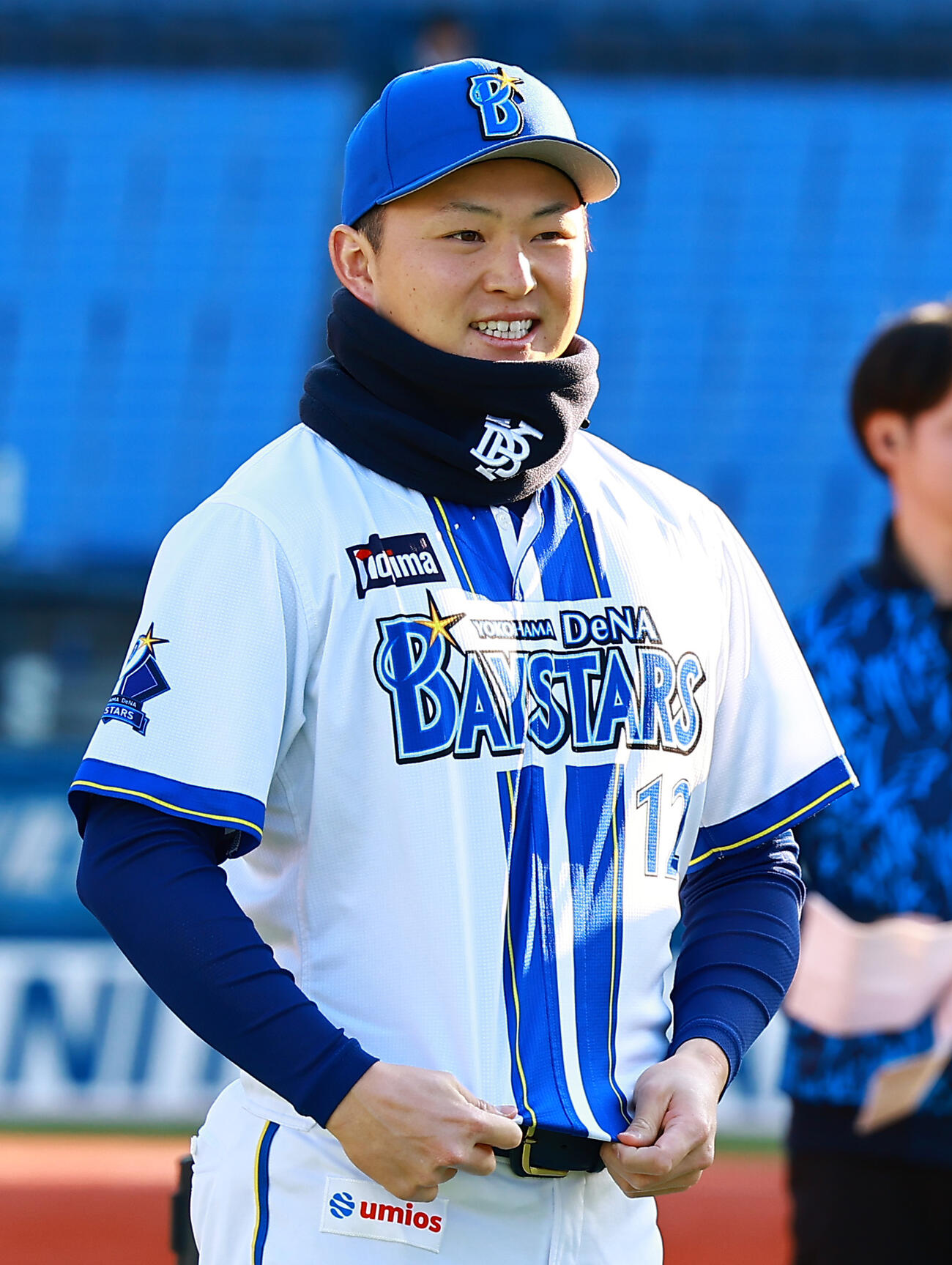 DeNA対広島　試合後に行われた小学生とのイベントで笑顔をみせるDeNA竹田祐（撮影・野上伸悟）