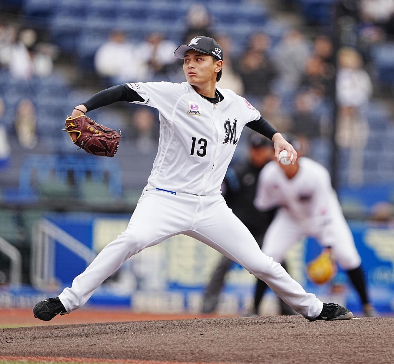 ロッテ対西武　ロッテ先発の毛利（撮影・小沢裕）