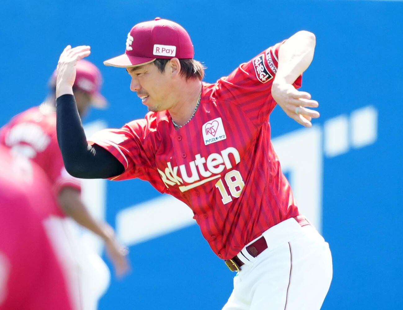 DeNA対楽天　試合前、マエケン体操する楽天先発の前田健（撮影・江口和貴）