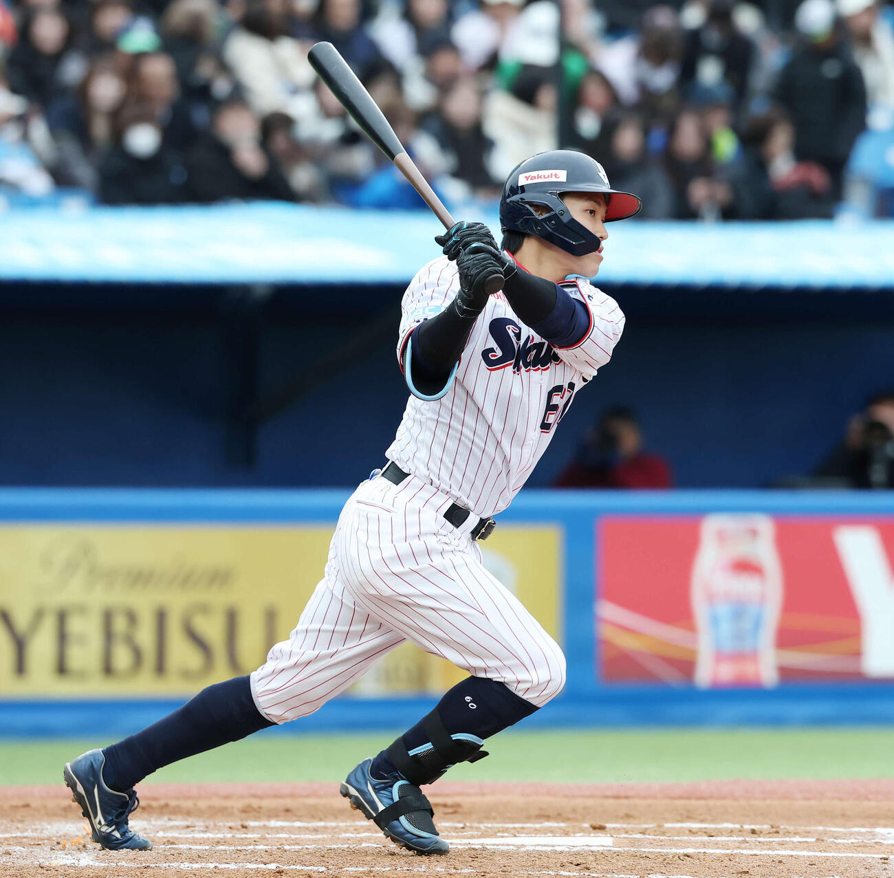 ヤクルト対オリックス　2回裏ヤクルト1死、右二塁打を放つ武岡（撮影・宮地輝）