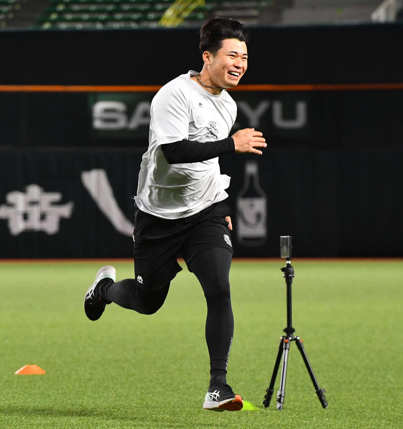 トレーニングを行うソフトバンク松本晴（撮影・岩下翔太）