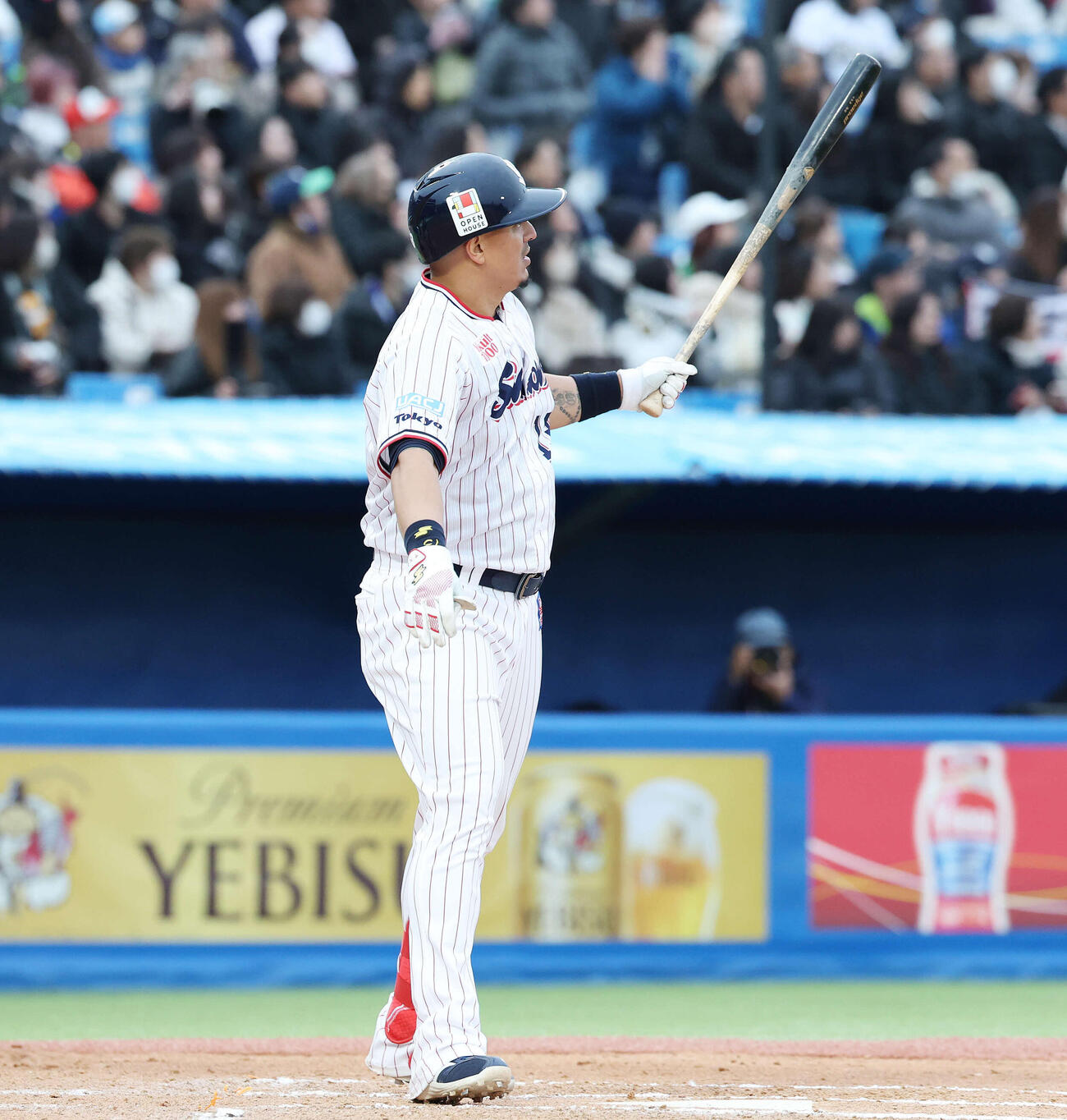 ヤクルト対オリックス　6回裏ヤクルト無死一塁、左越え2点本塁打を放つオスナ（撮影・宮地輝）