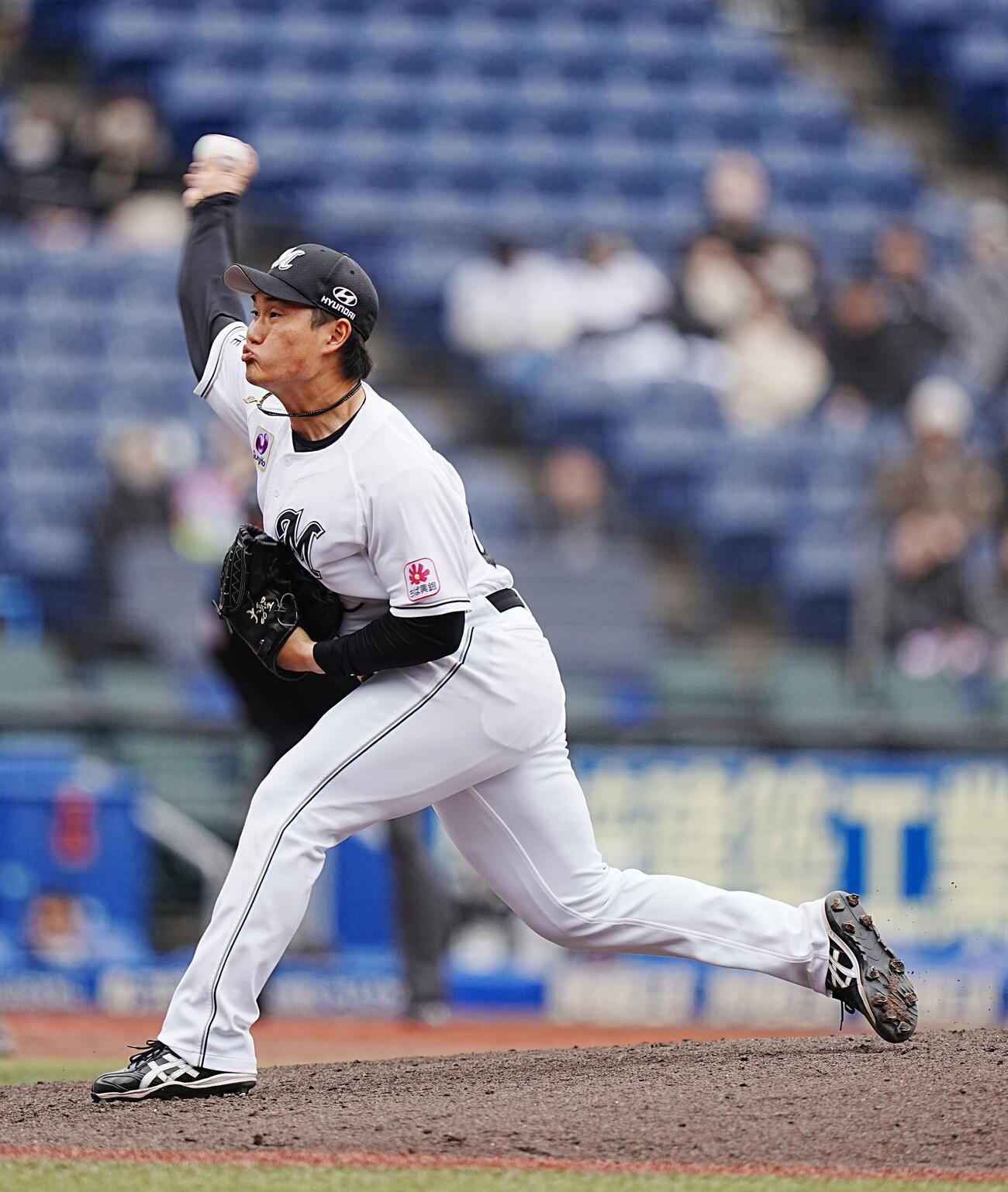 ロッテ対西武　ロッテ2番手で登板した大聖（撮影・小沢裕）