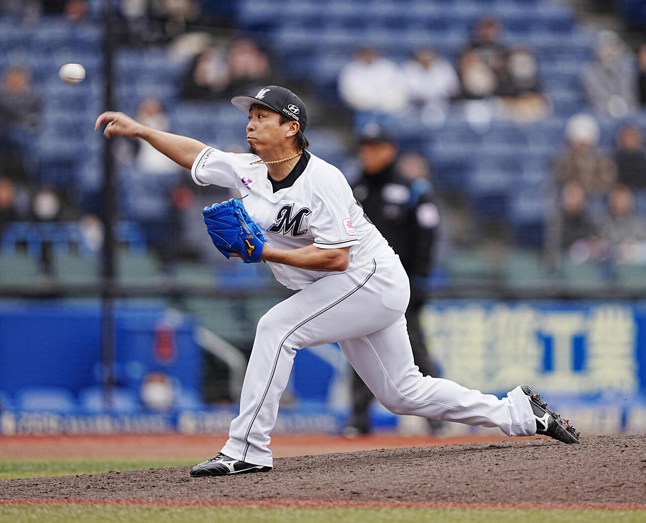 ロッテ対西武　ロッテ3番手で登板した益田（撮影・小沢裕）