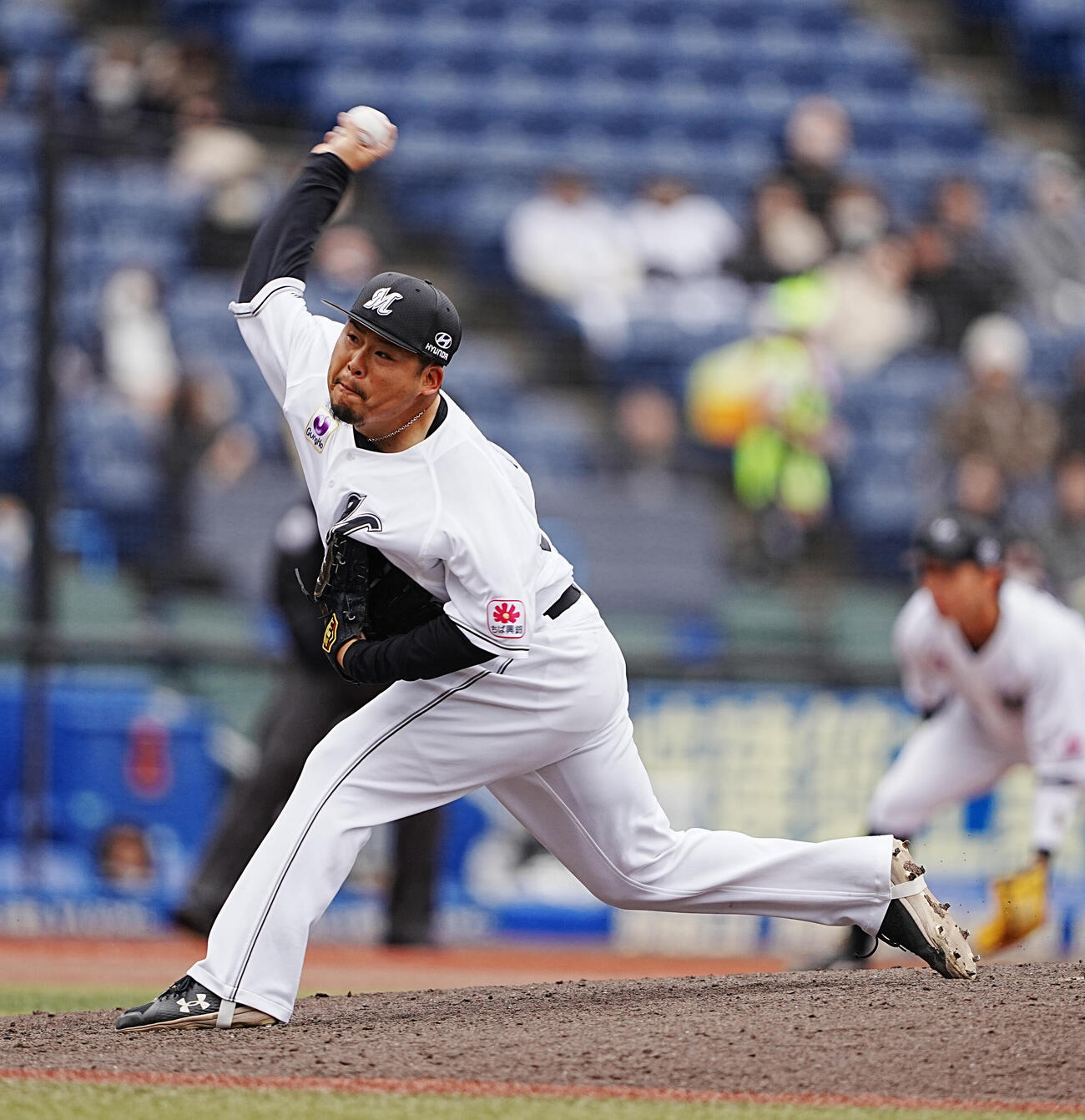 ロッテ対西武　ロッテ4番手で登板した沢田（撮影・小沢裕）