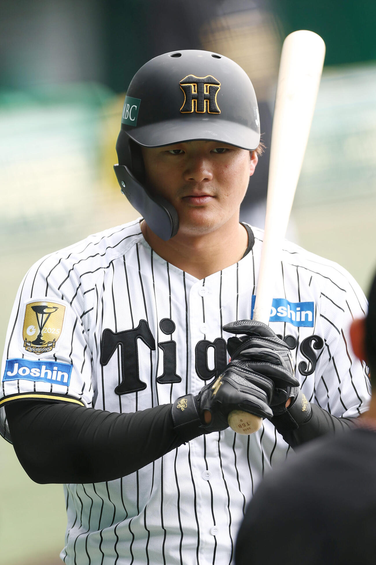 打撃練習を行う阪神前川（撮影・前田充）