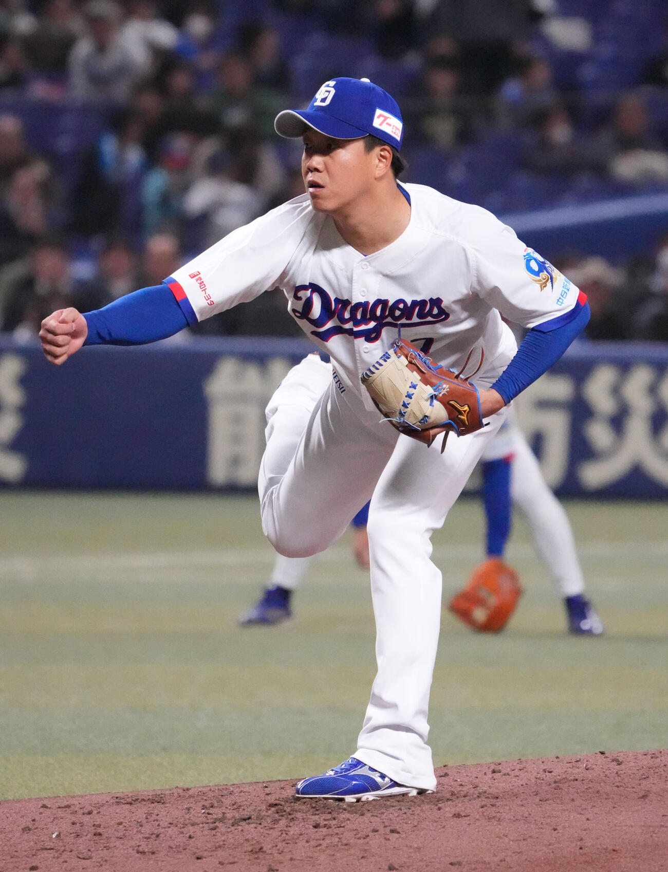 中日対楽天　4回表、力投する中日先発の柳（撮影・森本幸一）