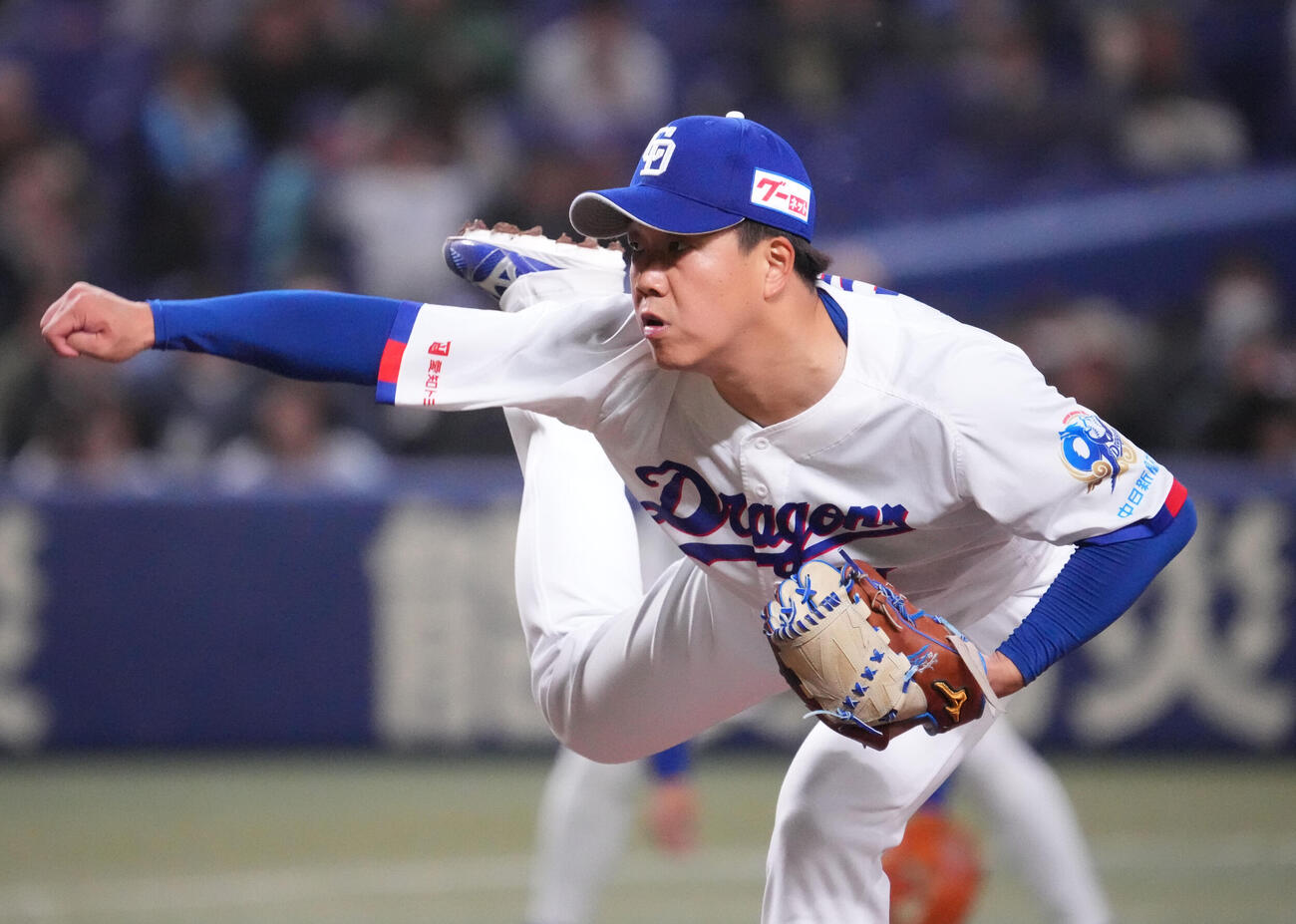 中日対楽天　4回表、力投する中日先発の柳（撮影・森本幸一）