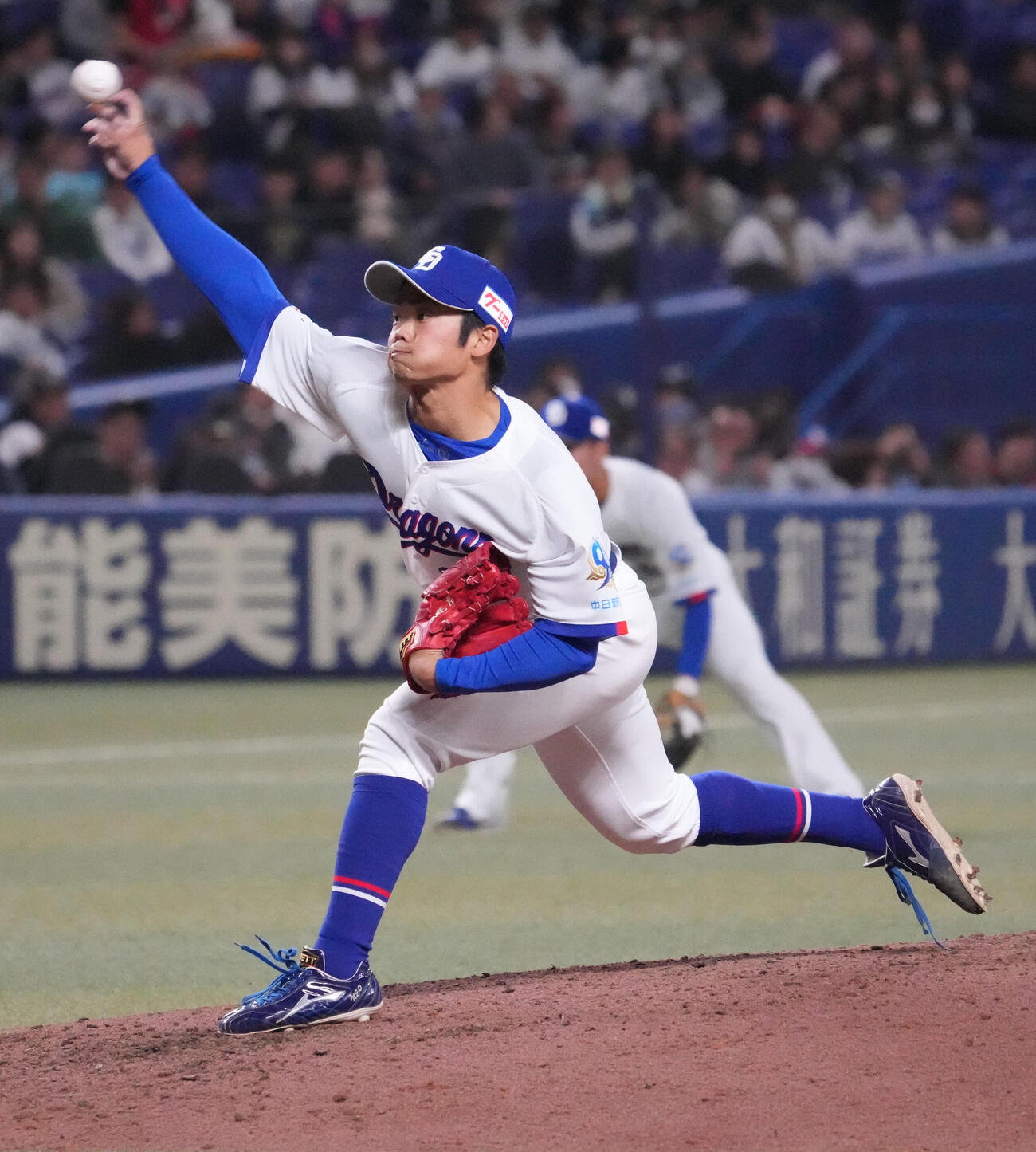 中日対楽天　8回表、中日4番手で登板する根尾（撮影・森本幸一）