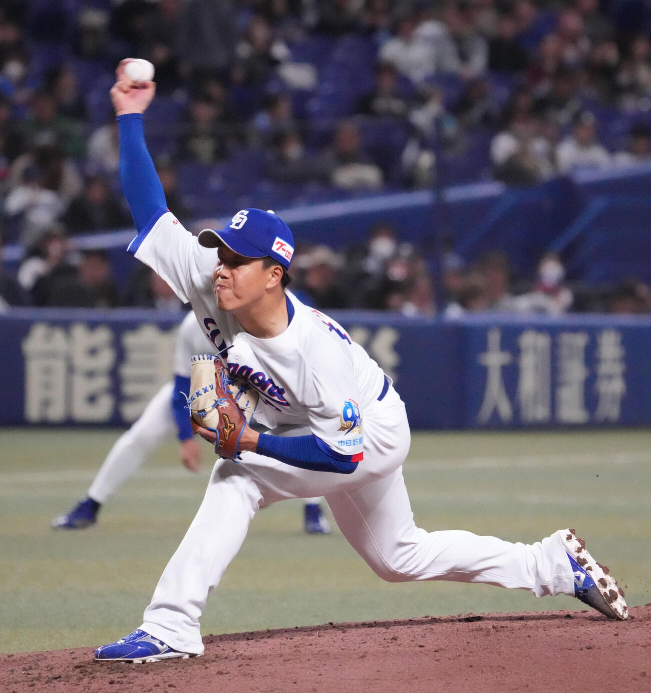 中日対楽天　4回表、力投する中日先発の柳（撮影・森本幸一）