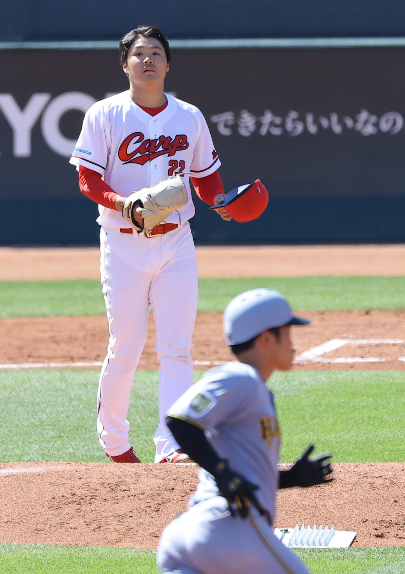 広島対阪神　3回表阪神1死一塁、高（左）は中川に左越え2点本塁打を浴びる（撮影・上田博志）