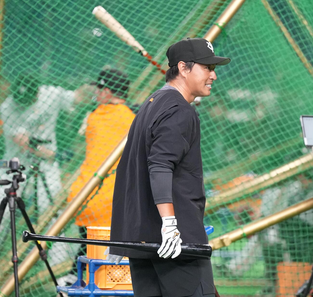 巨人対日本ハム　笑顔で練習に臨む巨人長野（撮影・井上学）