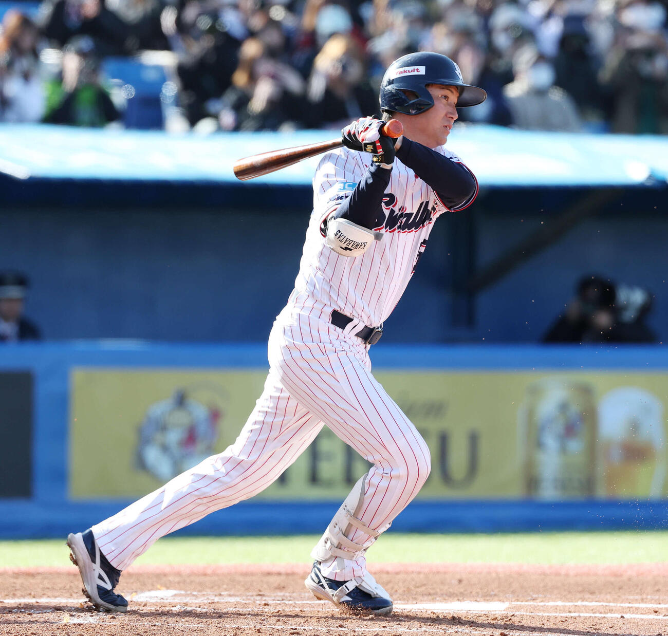 ヤクルト対オリックス　1回裏ヤクルト無死一塁、併殺打に倒れる川端（撮影・宮地輝）