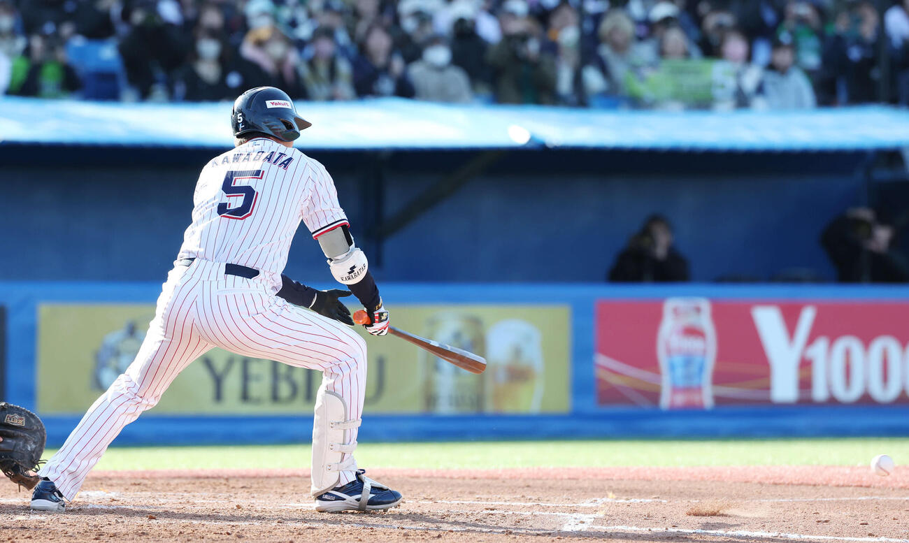 ヤクルト対オリックス　3回裏ヤクルト1死一塁、二ゴロに倒れる川端（撮影・宮地輝）