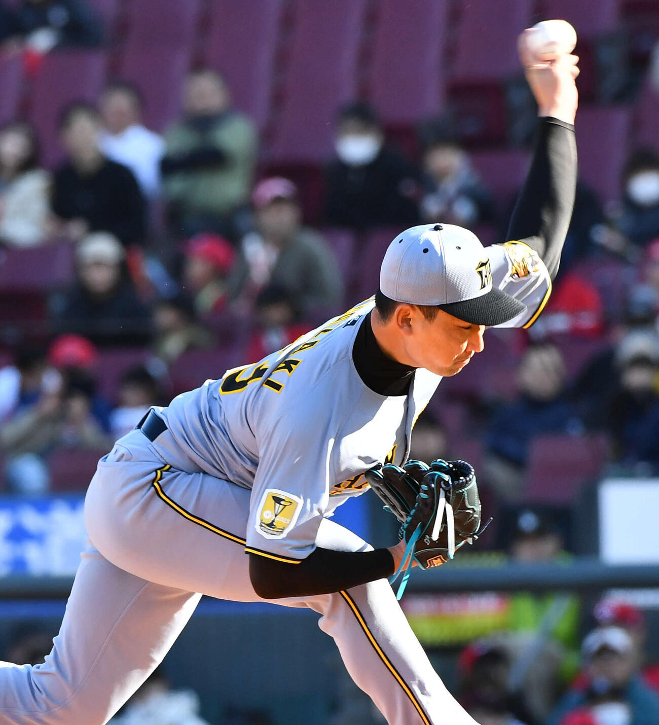 広島対阪神　9回裏から登板した、阪神5番手の岩崎（撮影・岩下翔太）