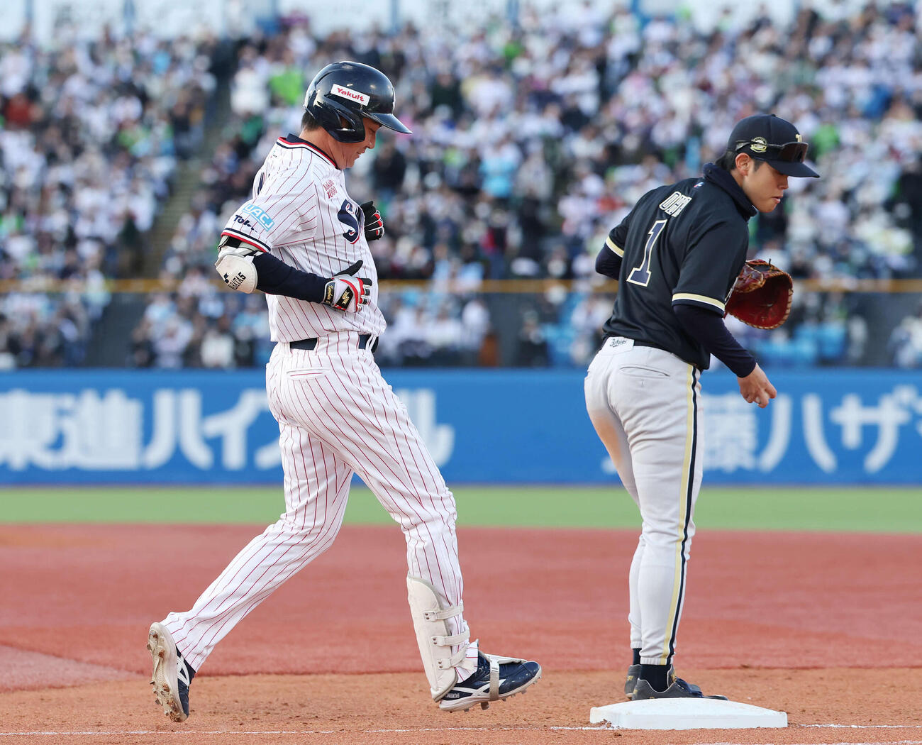 ヤクルト対オリックス　6回裏ヤクルト1死、二ゴロに倒れる川端（撮影・宮地輝）