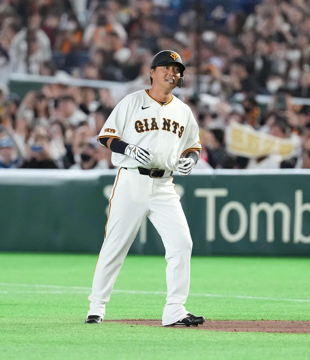 巨人対日本ハム　8回に中前打を放つ長野（撮影・井上学）