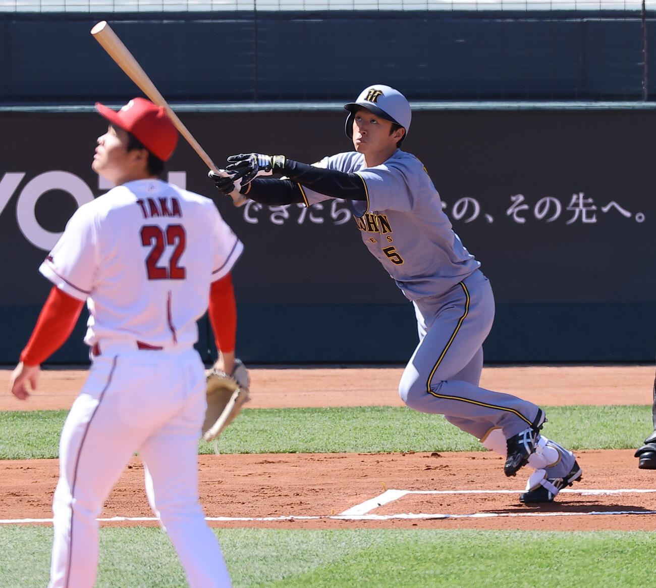 広島対阪神　1回表阪神無死、近本は先頭打者本塁打を放つ（撮影・上田博志）