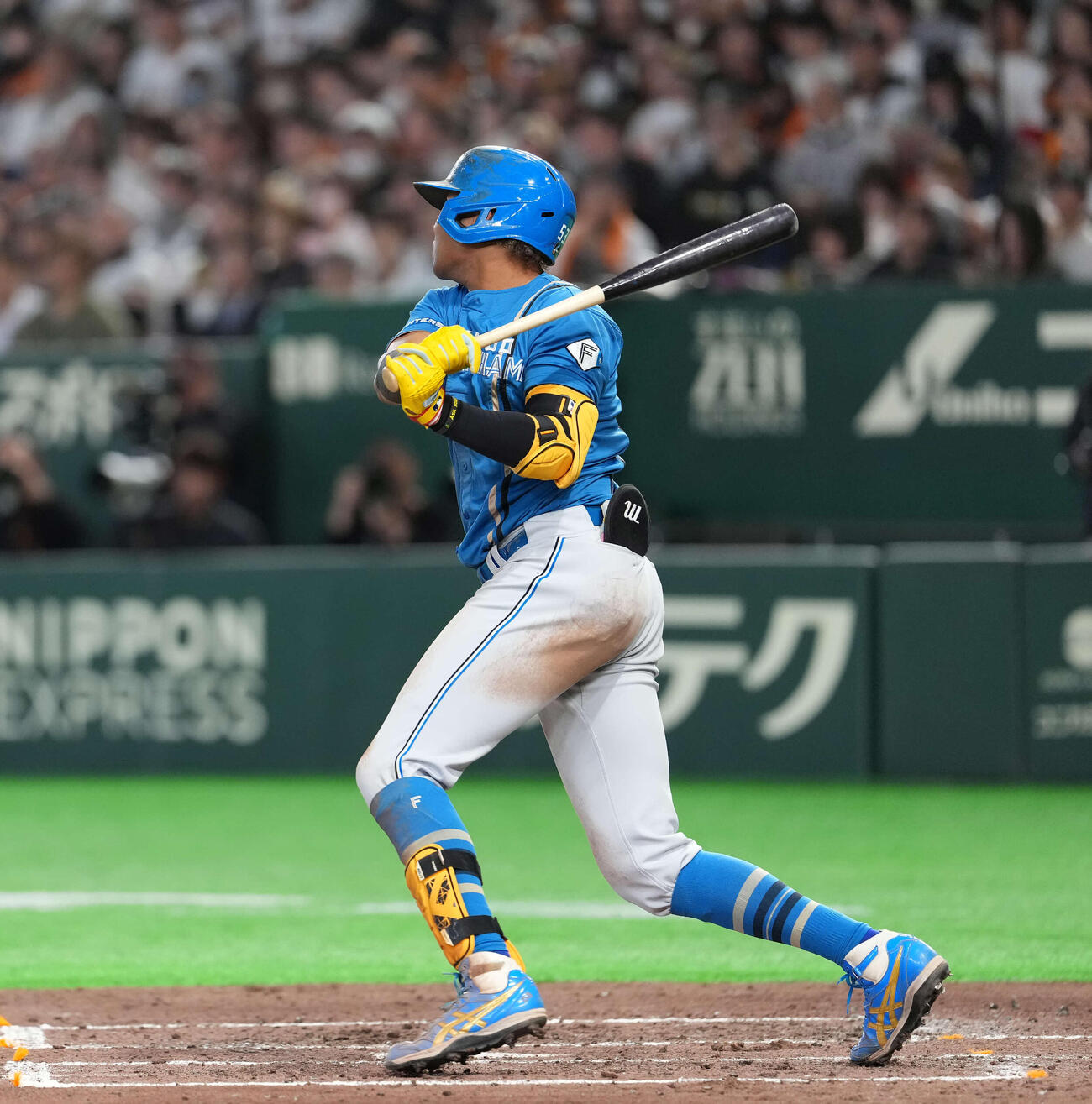 巨人対日本ハム　4回表日本ハム1死満塁、満塁本塁打を放つ水谷（撮影・井上学）