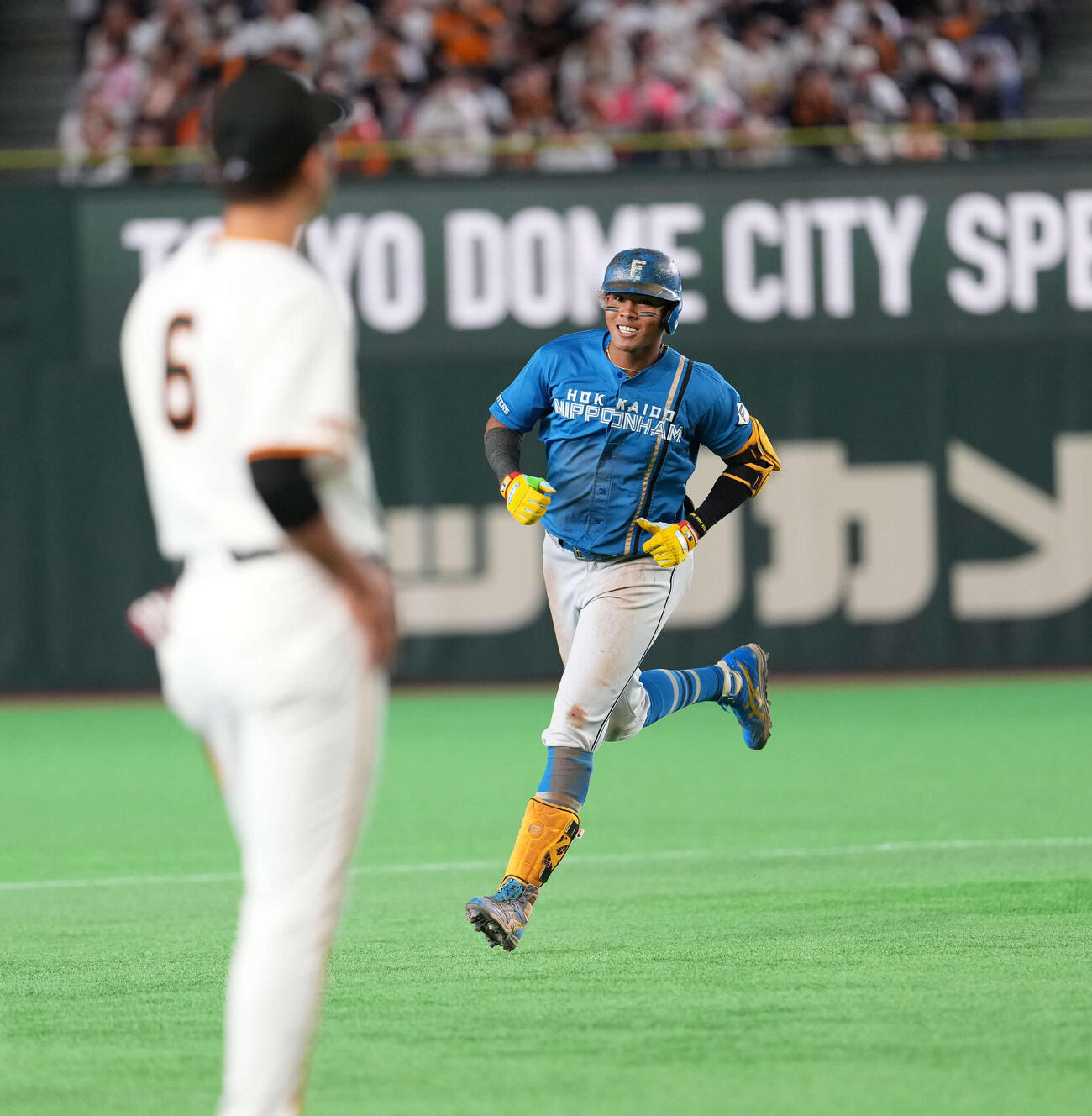 巨人対日本ハム　4回表日本ハム1死満塁、満塁本塁打を放つ水谷（撮影・井上学）