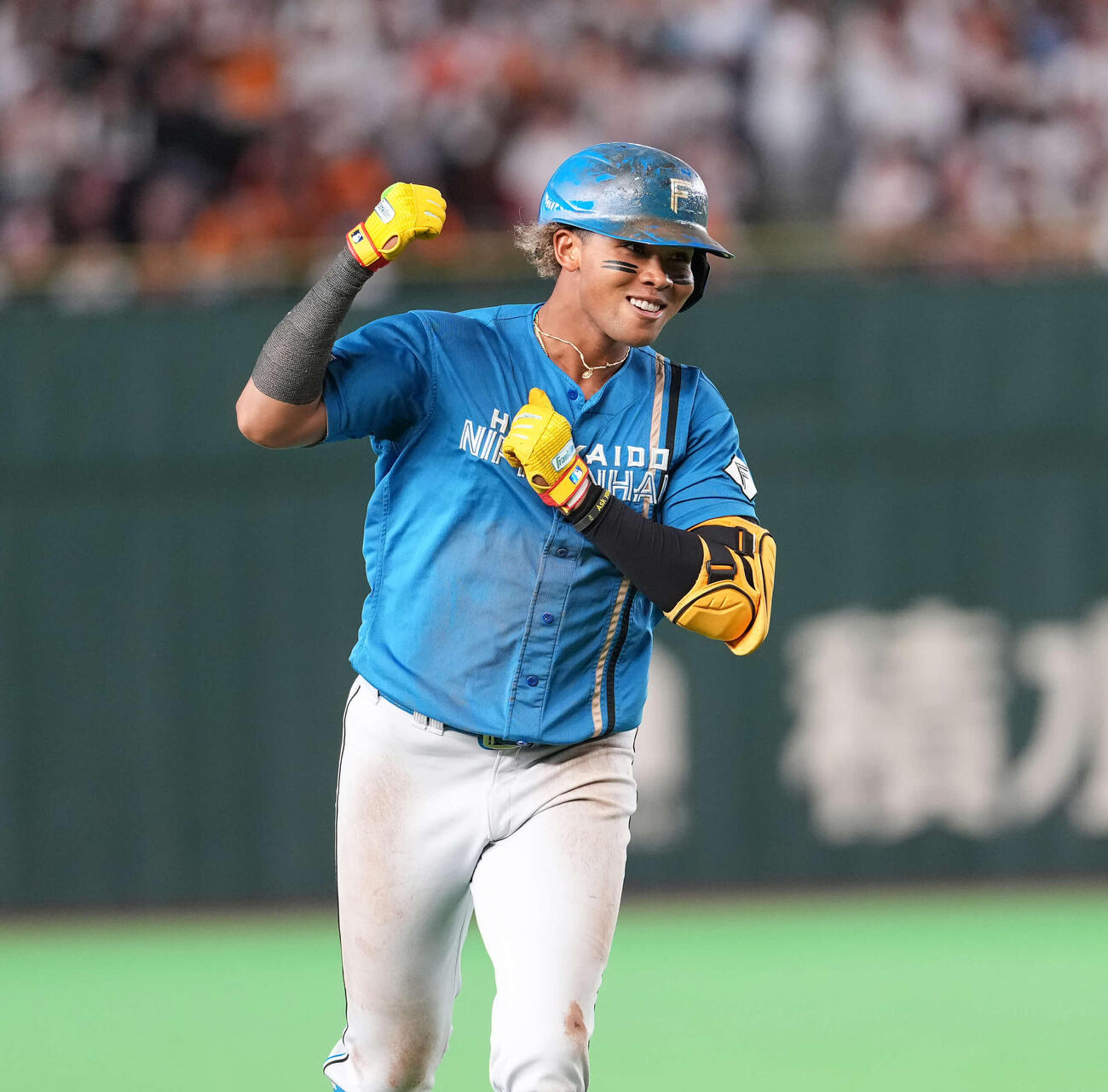 巨人対日本ハム　4回表日本ハム1死満塁、満塁本塁打を放つ水谷（撮影・井上学）