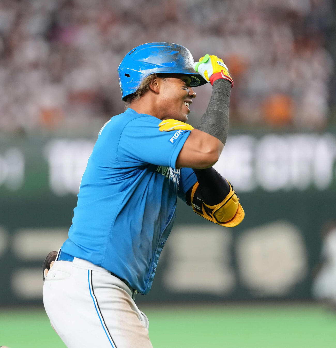 巨人対日本ハム　4回表日本ハム1死満塁、満塁本塁打を放つ水谷（撮影・井上学）