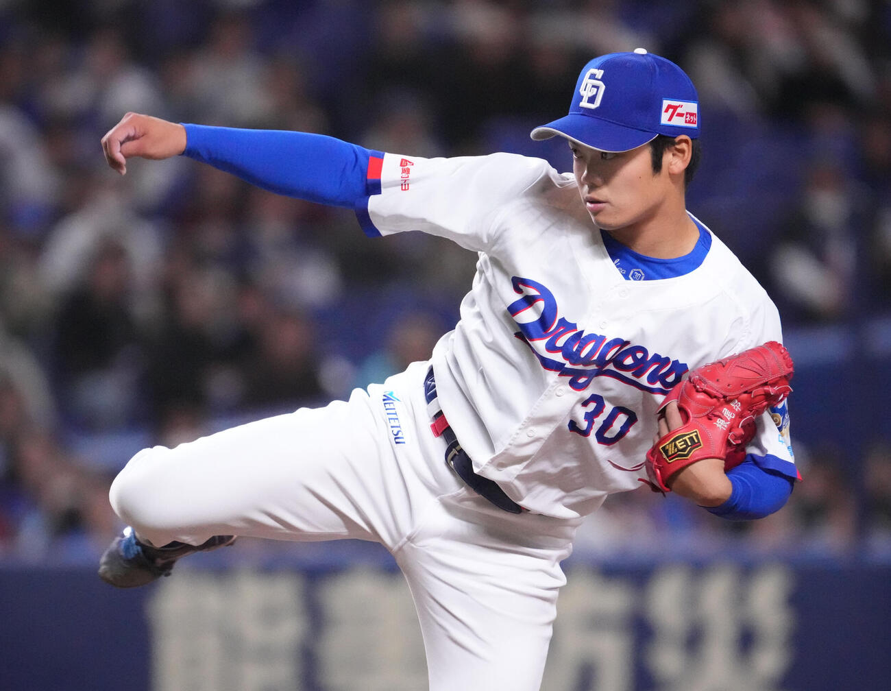 中日対楽天　5回表楽天1死二、三塁、中日2番手で登板する根尾（撮影・森本幸一）