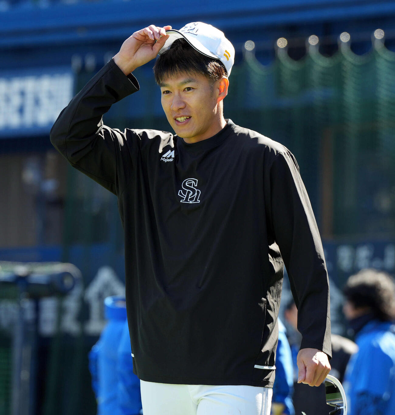 練習前、グラウンドに姿を見せたソフトバンクの柳田（撮影・たえ見朱実）