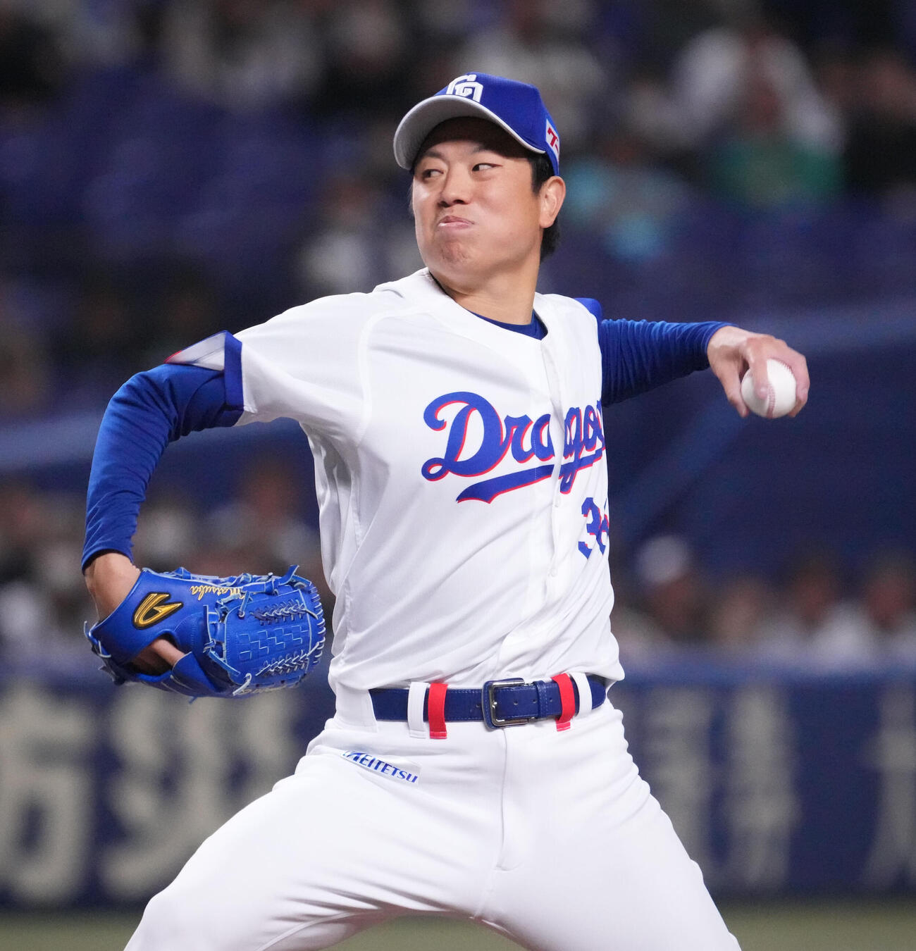 中日対楽天　4回表、力投する中日先発の松葉（撮影・森本幸一）