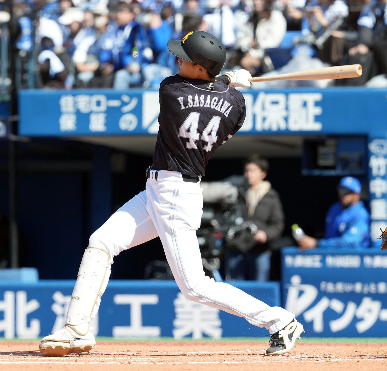 DeNA対ソフトバンク　2回表ソフトバンク1死、右二塁打を放つ笹川（撮影・たえ見朱実）