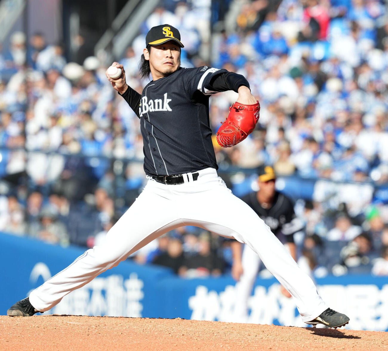 DeNA対ソフトバンク　8回からマウンドに上がったソフトバンク杉山（撮影・たえ見朱実）
