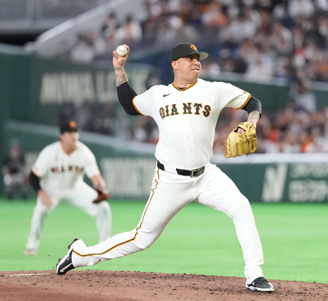 巨人対日本ハム　力投する巨人のマタ（撮影・井上学）