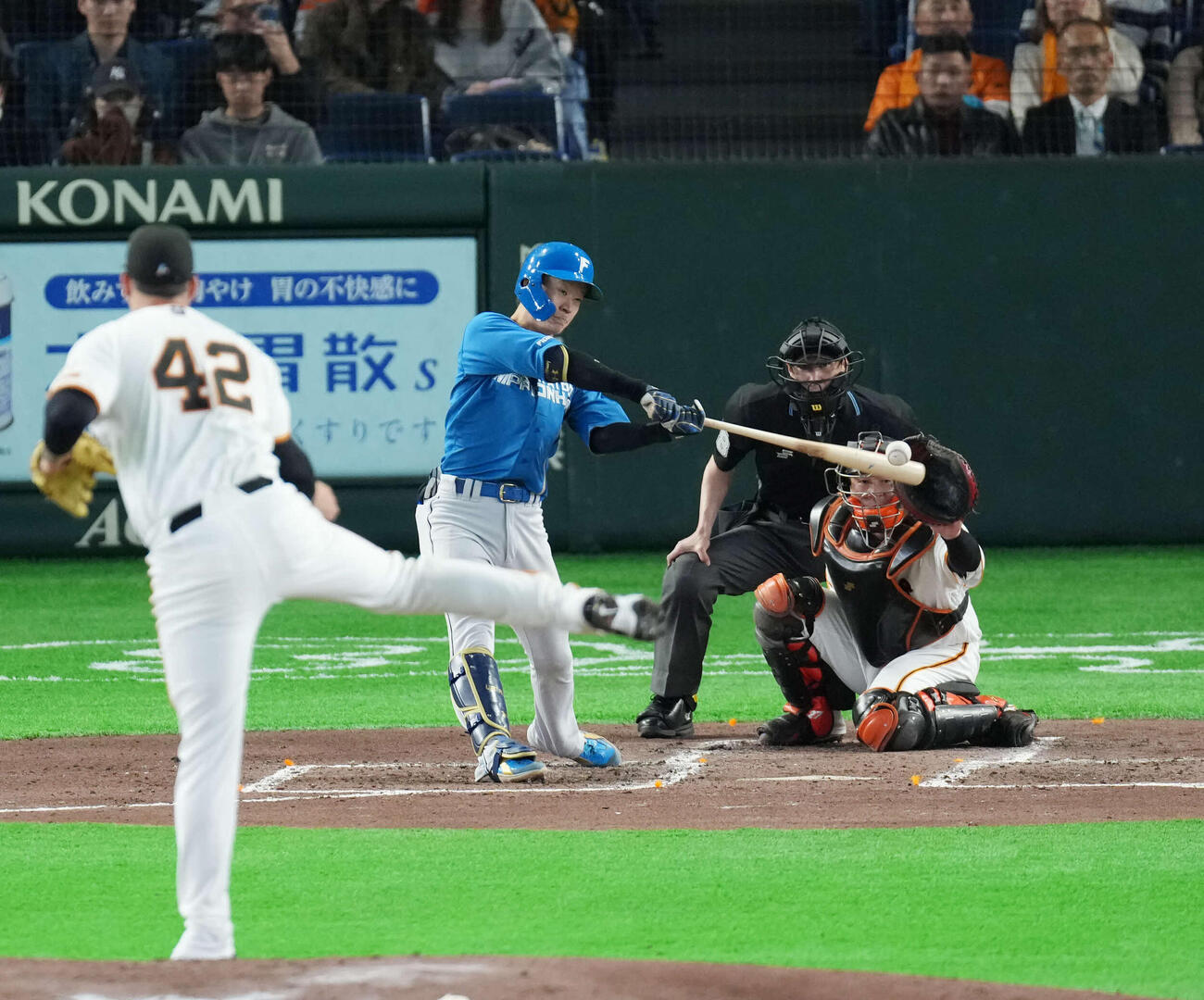 巨人対日本ハム　4回表日本ハム1死、矢沢は二塁打を放つ。投手はマタ（撮影・増田悦実）