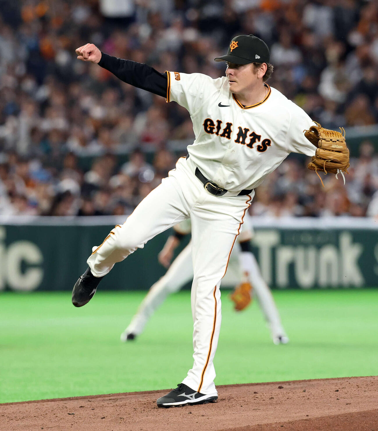 巨人対日本ハム　力投する巨人先発のハワード（撮影・浅見桂子）
