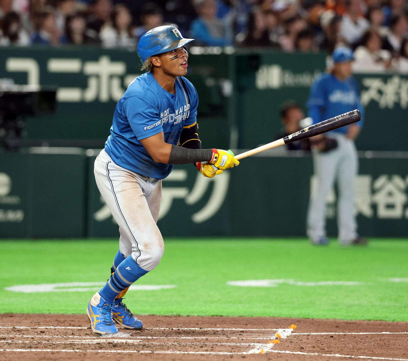 巨人対日本ハム　4回表日本ハム1死満塁、右翼に満塁本塁打を放つ水谷（撮影・浅見桂子）