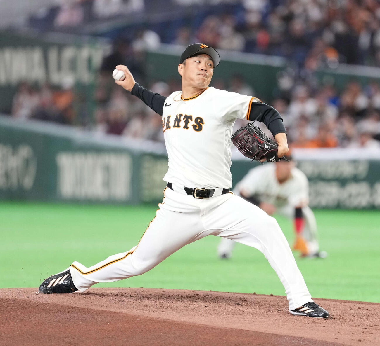 巨人対日本ハム　力投する巨人先発の則本（撮影・井上学）