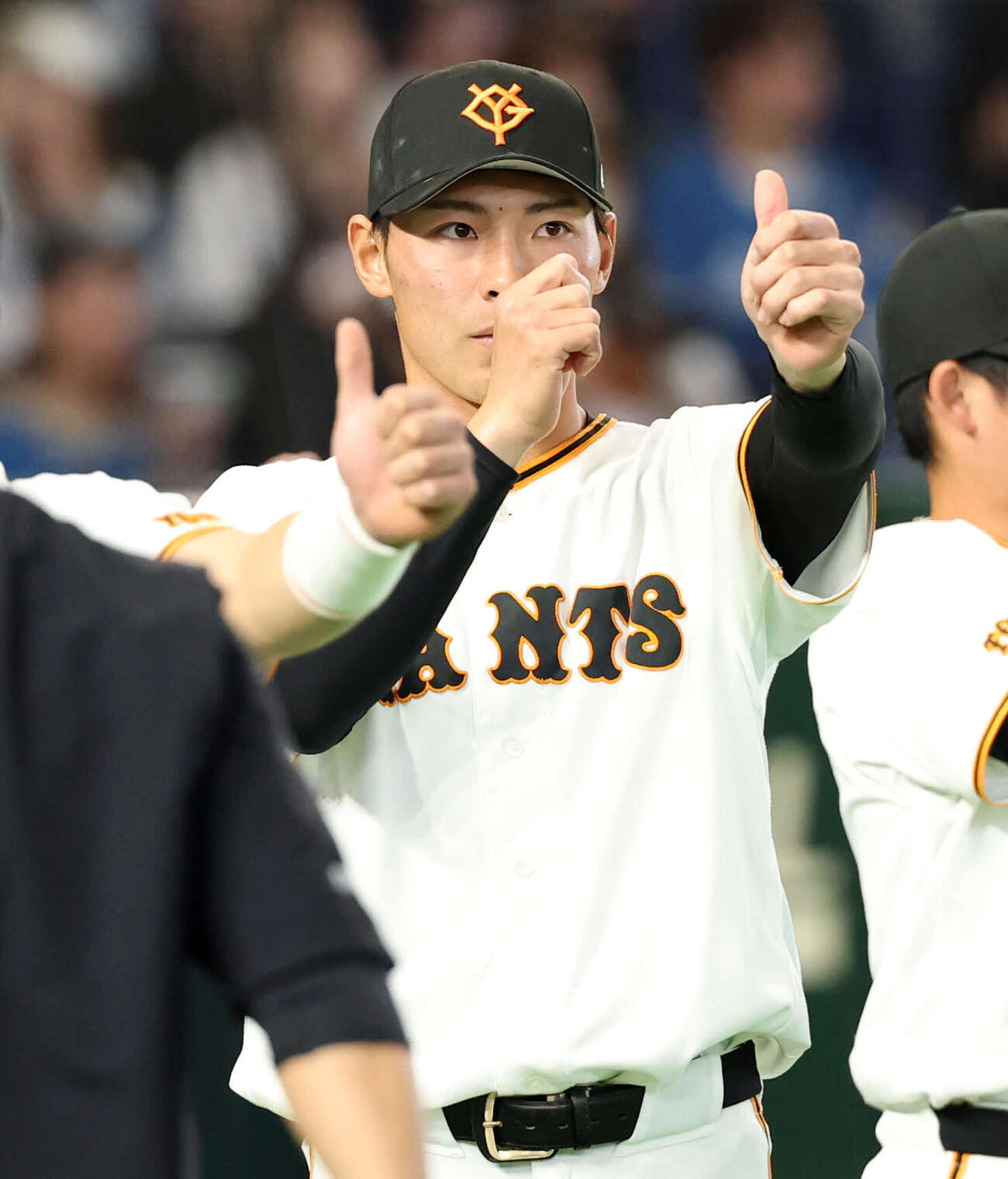 巨人対日本ハム　先発1番で入った巨人平山は動体動作をする（撮影・浅見桂子）