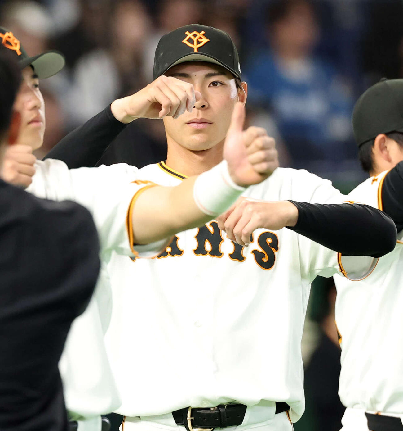 巨人対日本ハム　先発1番で入った巨人平山は動体動作をする（撮影・浅見桂子）