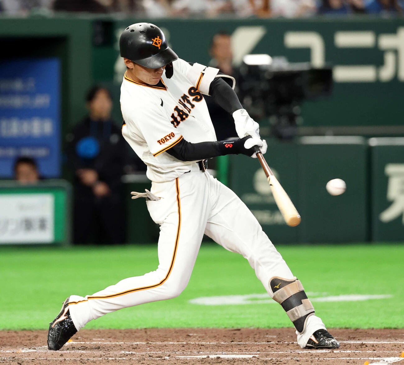 巨人対日本ハム　3回裏巨人無死一塁、平山は先制適時三塁打を放つ（撮影・浅見桂子）