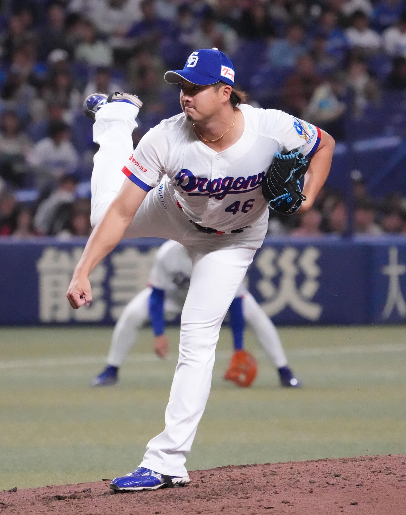 中日対楽天　6回表、中日2番手で登板する梅野（撮影・森本幸一）