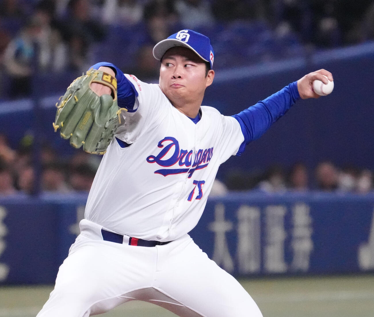 中日対楽天　7回表、中日3番手で登板する近藤（撮影・森本幸一）