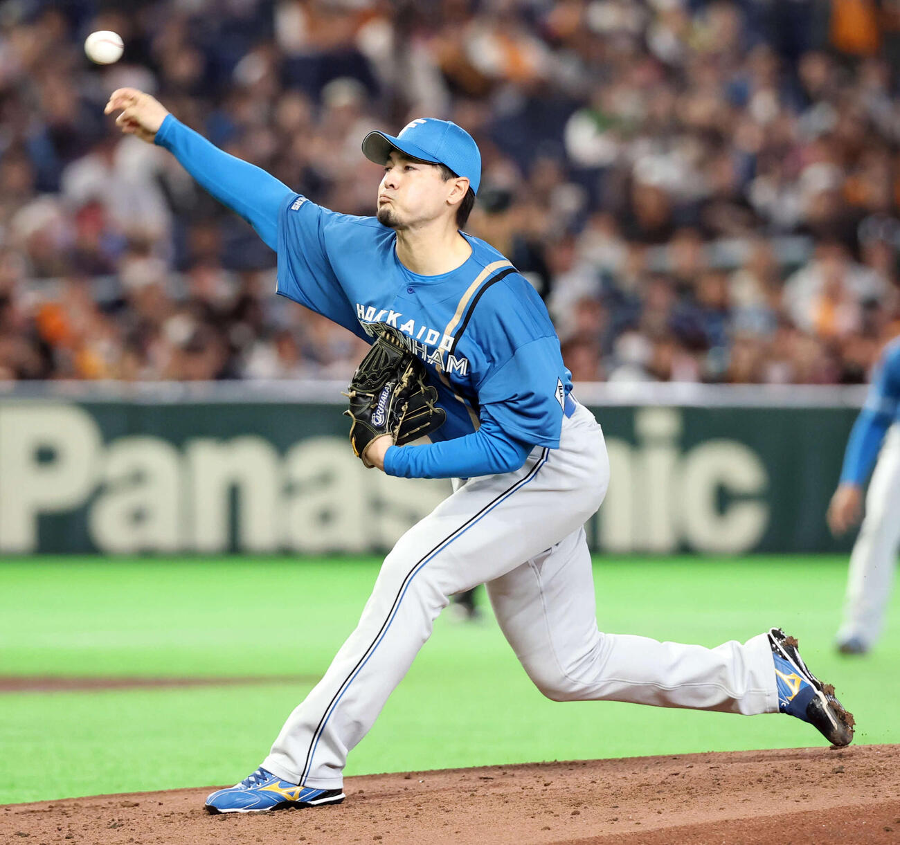 巨人対日本ハム　力投する日本ハム先発の有原（撮影・浅見桂子）