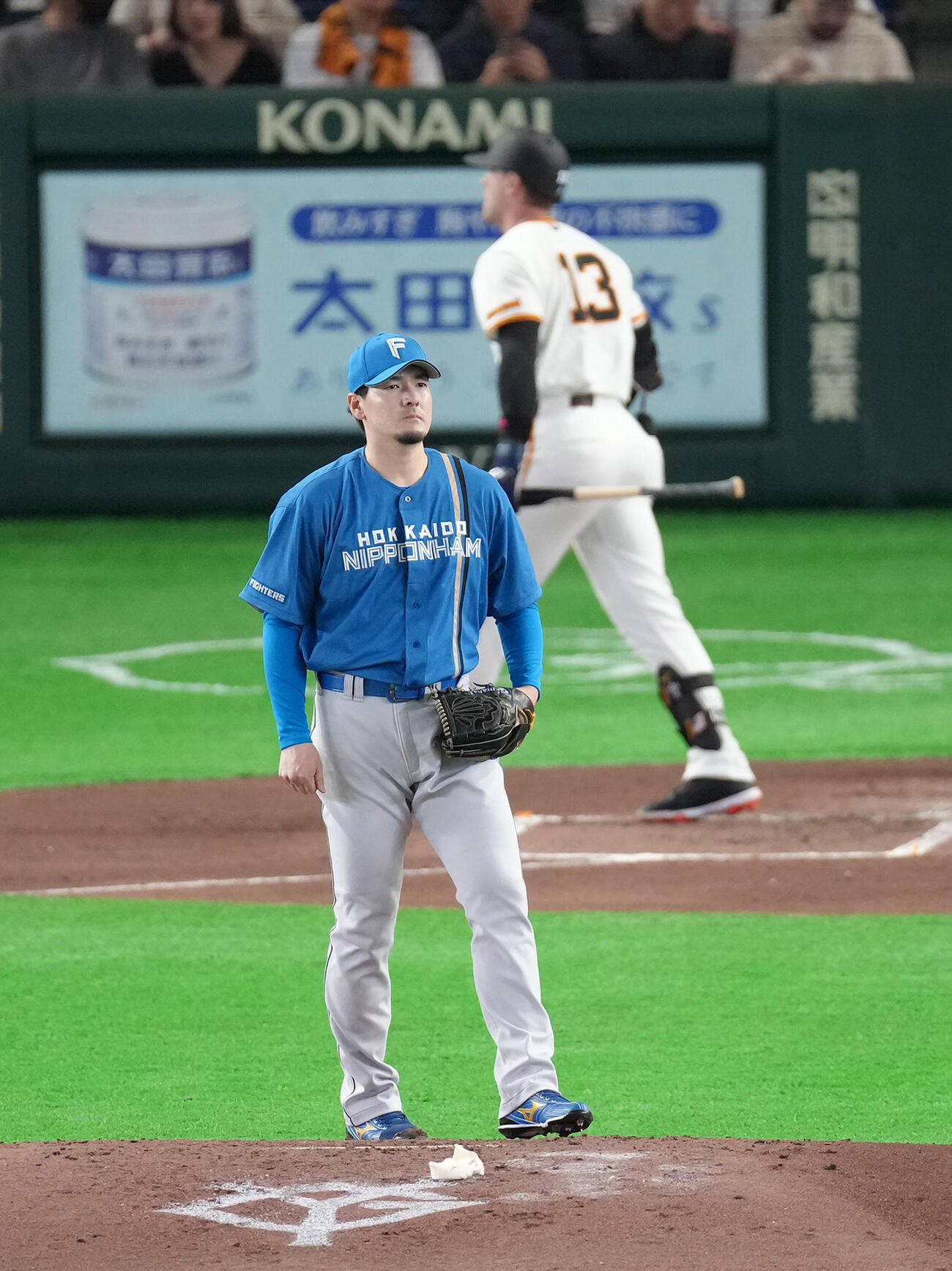巨人対日本ハム　2回裏巨人無死、キャベッジを空振り三振に仕留めた有原（撮影・足立雅史）