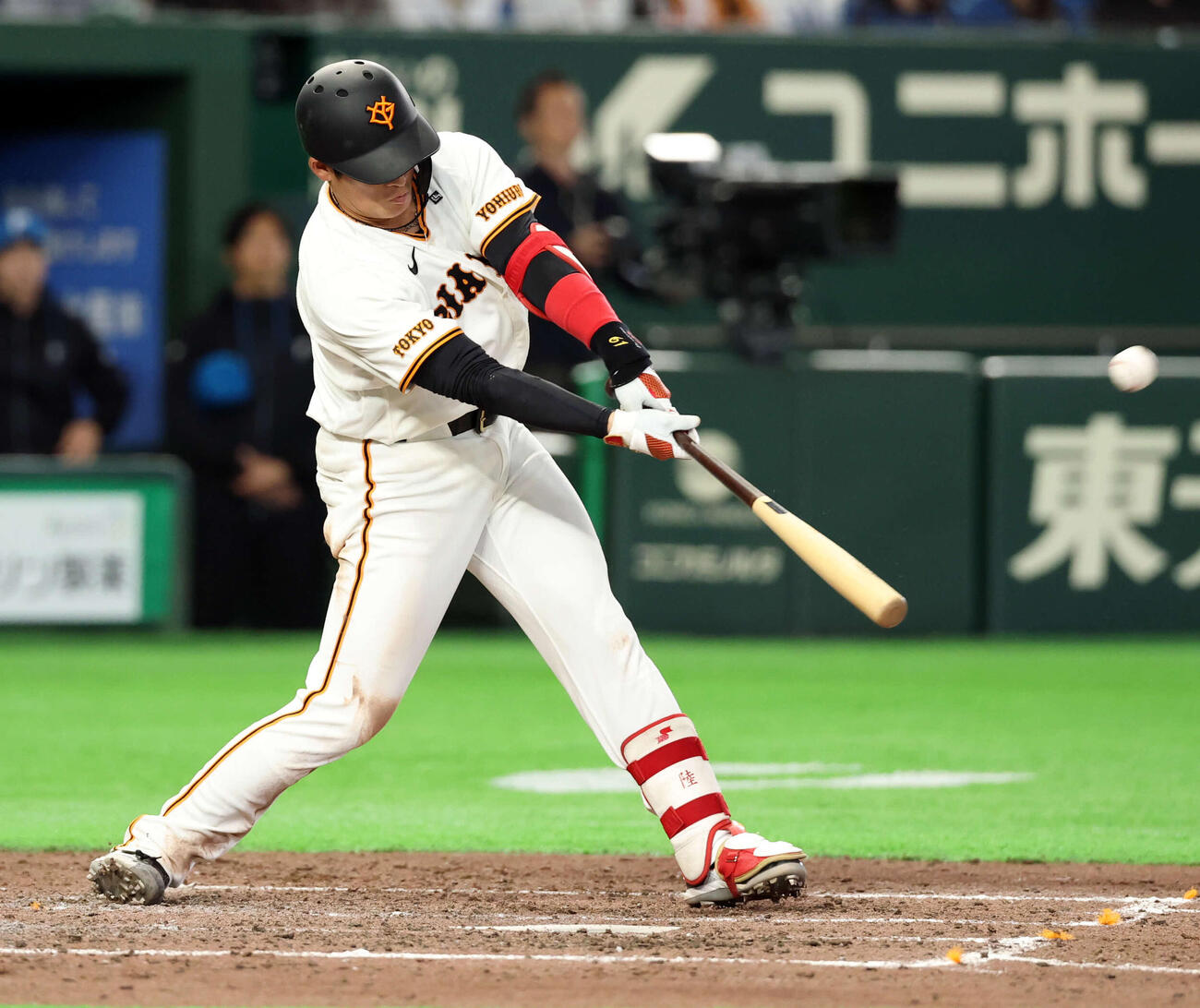巨人対日本ハム　5回裏巨人1死一塁、増田陸は2点本塁打を放つ（撮影・浅見桂子）
