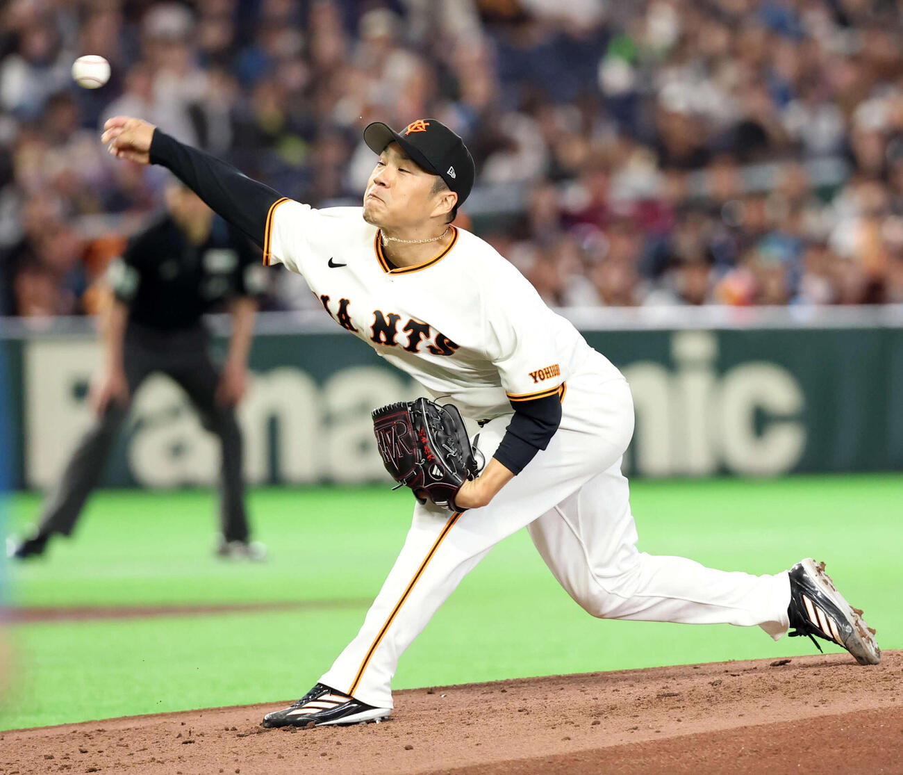 巨人対日本ハム　力投する巨人先発の則本（撮影・浅見桂子）